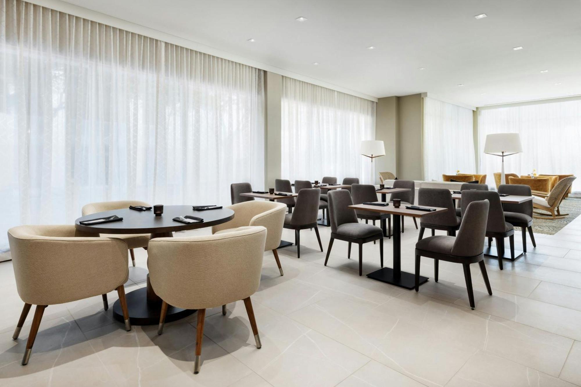 Ac Hotel By Marriott Гонолулу Экстерьер фото